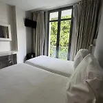 Avenida 31 2* ماربيا